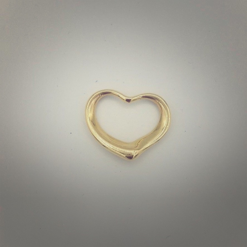 Tiffany & Co open heart designed by Elsa Peretti